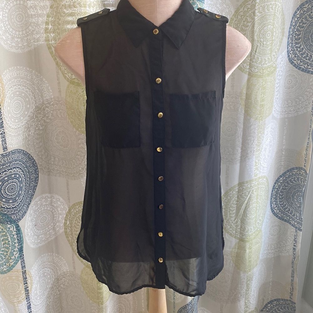 Shear, button down vest with shoulder accents & pockets. Slightly worn. M.